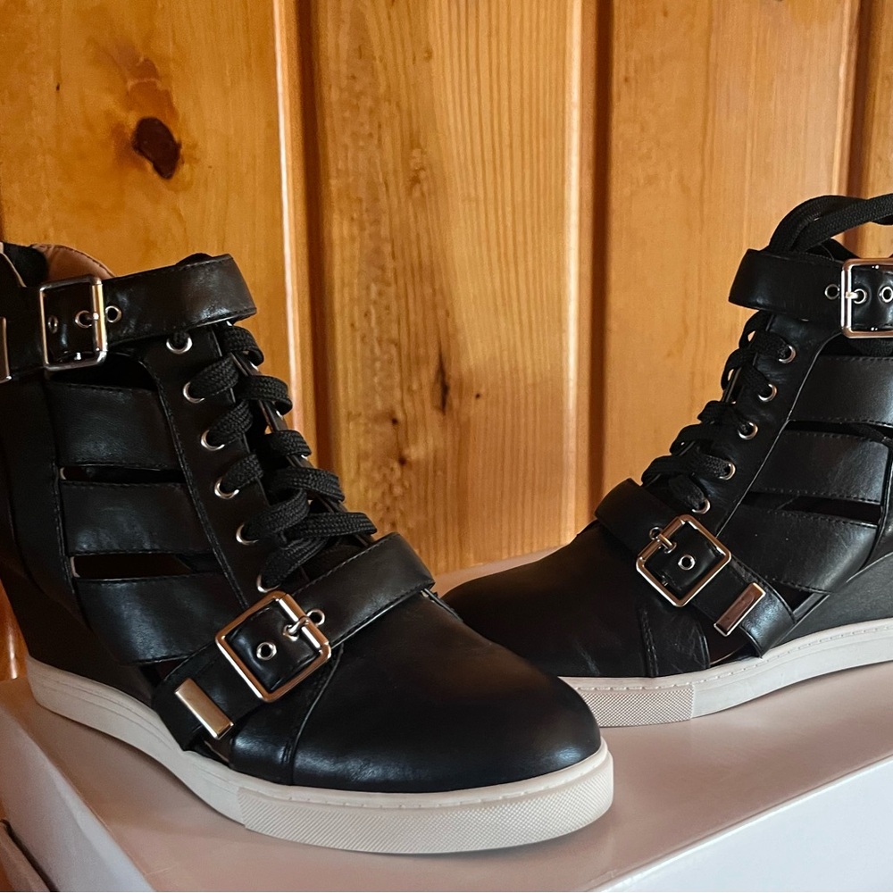 Linea Paolo Black Cutout Sneaker Size 9.5. Like new condition.